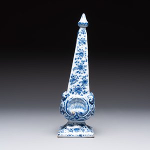 A blue and white Dutch Delft obelisk, late 17th C. — photo 8