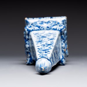 A blue and white Dutch Delft obelisk, late 17th C. — photo 9