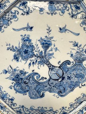 A blue and white Dutch Delft octagonal 'Chinoiserie' plaque, 18th C. — foto 3