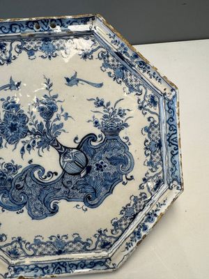 A blue and white Dutch Delft octagonal 'Chinoiserie' plaque, 18th C. — foto 7