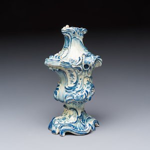 A blue and white Dutch Delft oil or vinegar bottle, 18th C. — photo 1