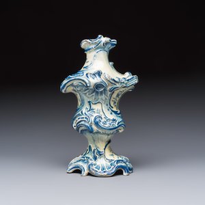 A blue and white Dutch Delft oil or vinegar bottle, 18th C. — photo 4