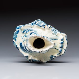 A blue and white Dutch Delft oil or vinegar bottle, 18th C. — photo 6