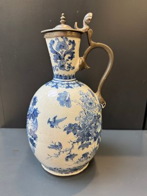 A blue and white Dutch Delft pewter-mounted armorial jug, late 17th C. — photo 5