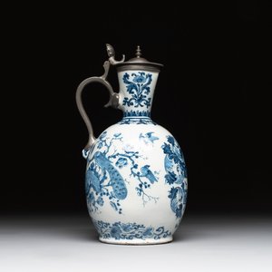 A blue and white Dutch Delft pewter-mounted armorial jug, late 17th C. — photo 1