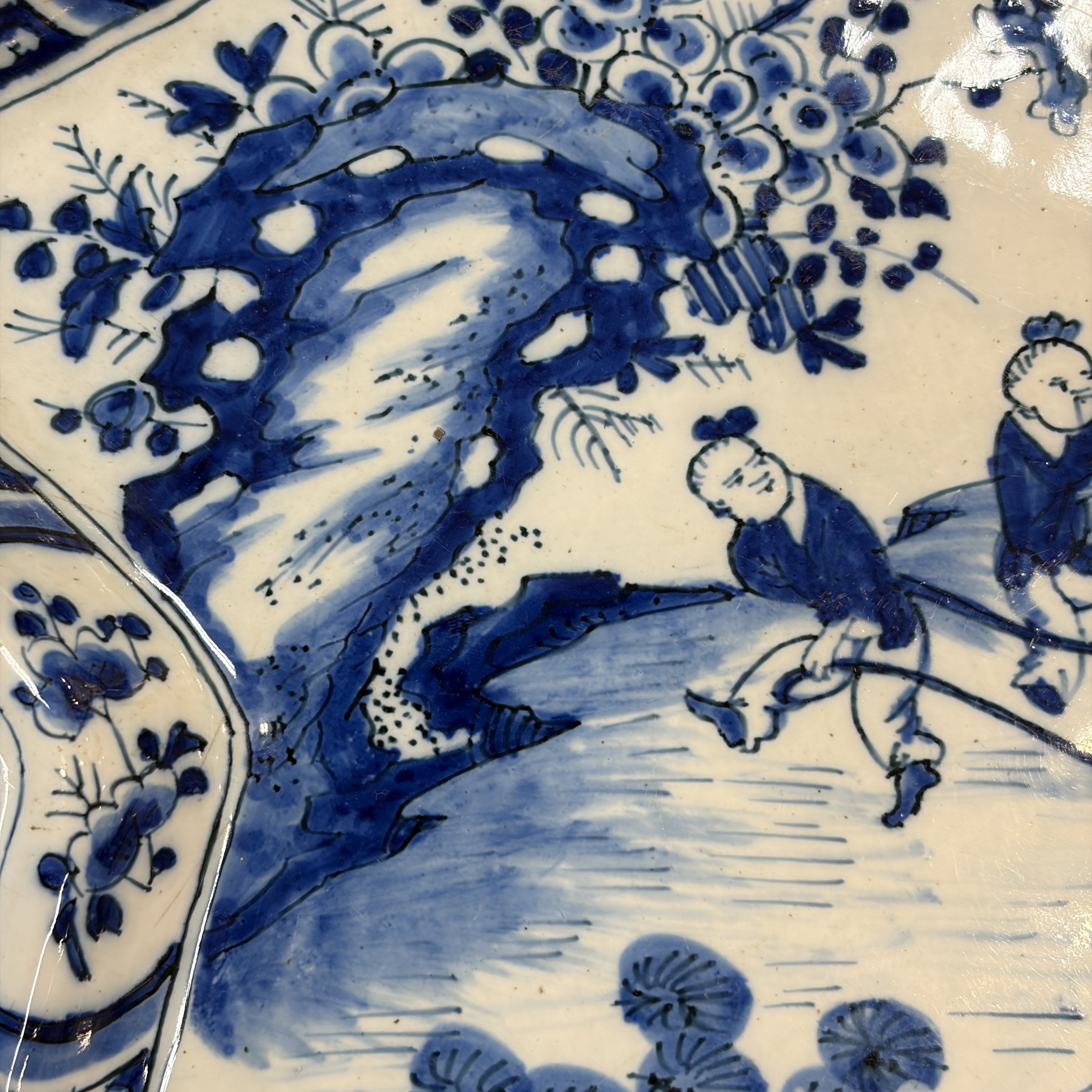 A blue and white Dutch Delft chinoiserie star-shaped dish — photo 10
