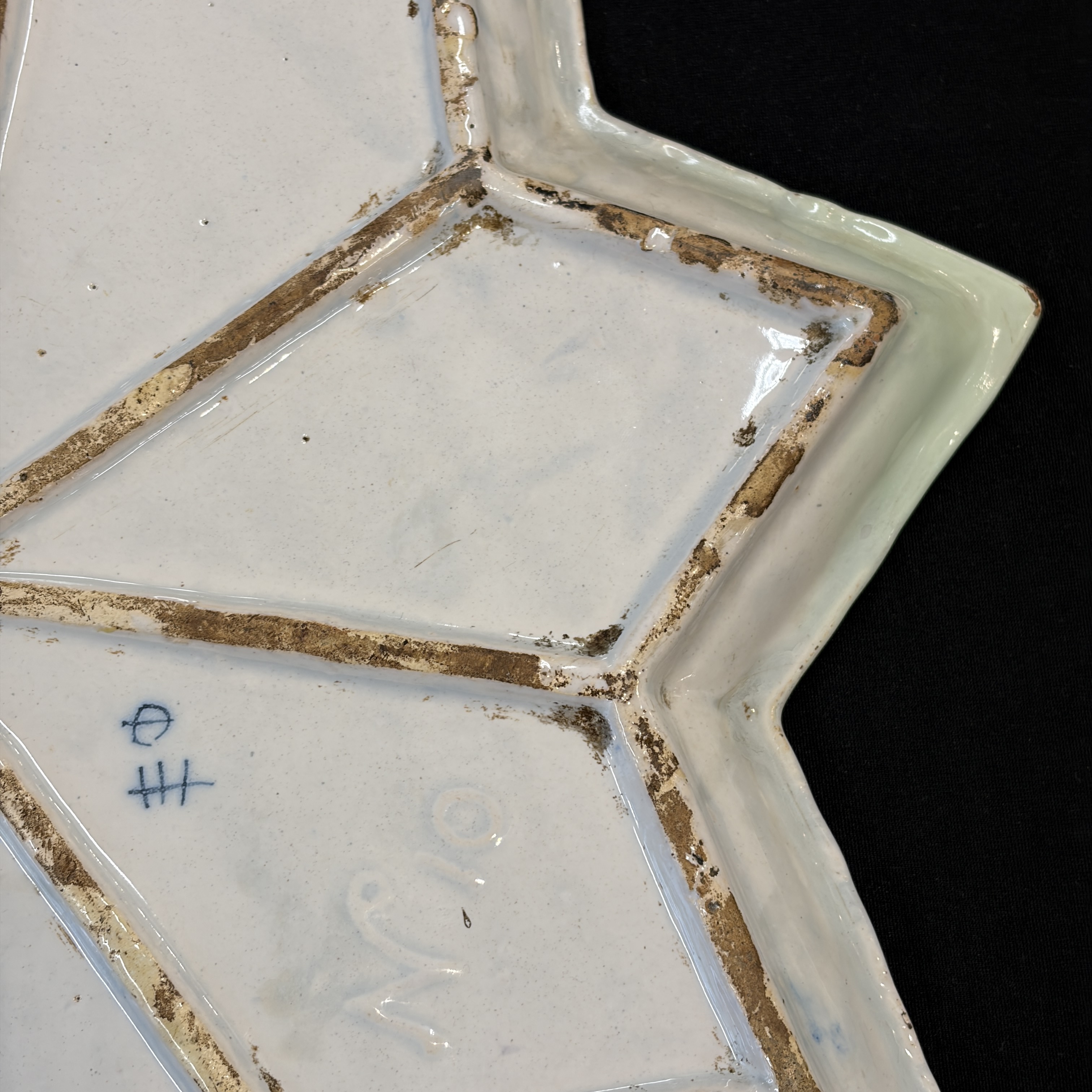 A blue and white Dutch Delft chinoiserie star-shaped dish — photo 16