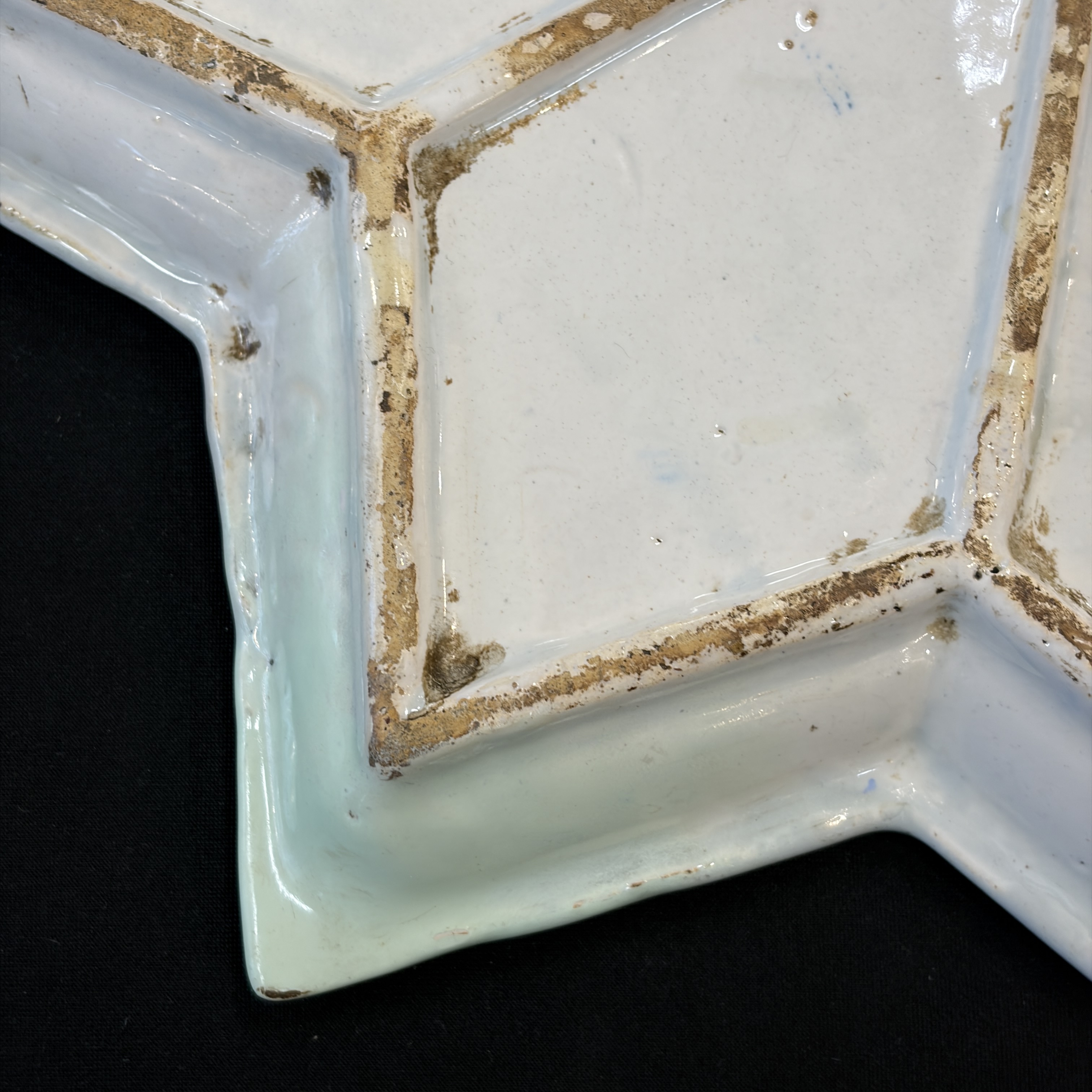 A blue and white Dutch Delft chinoiserie star-shaped dish — photo 19