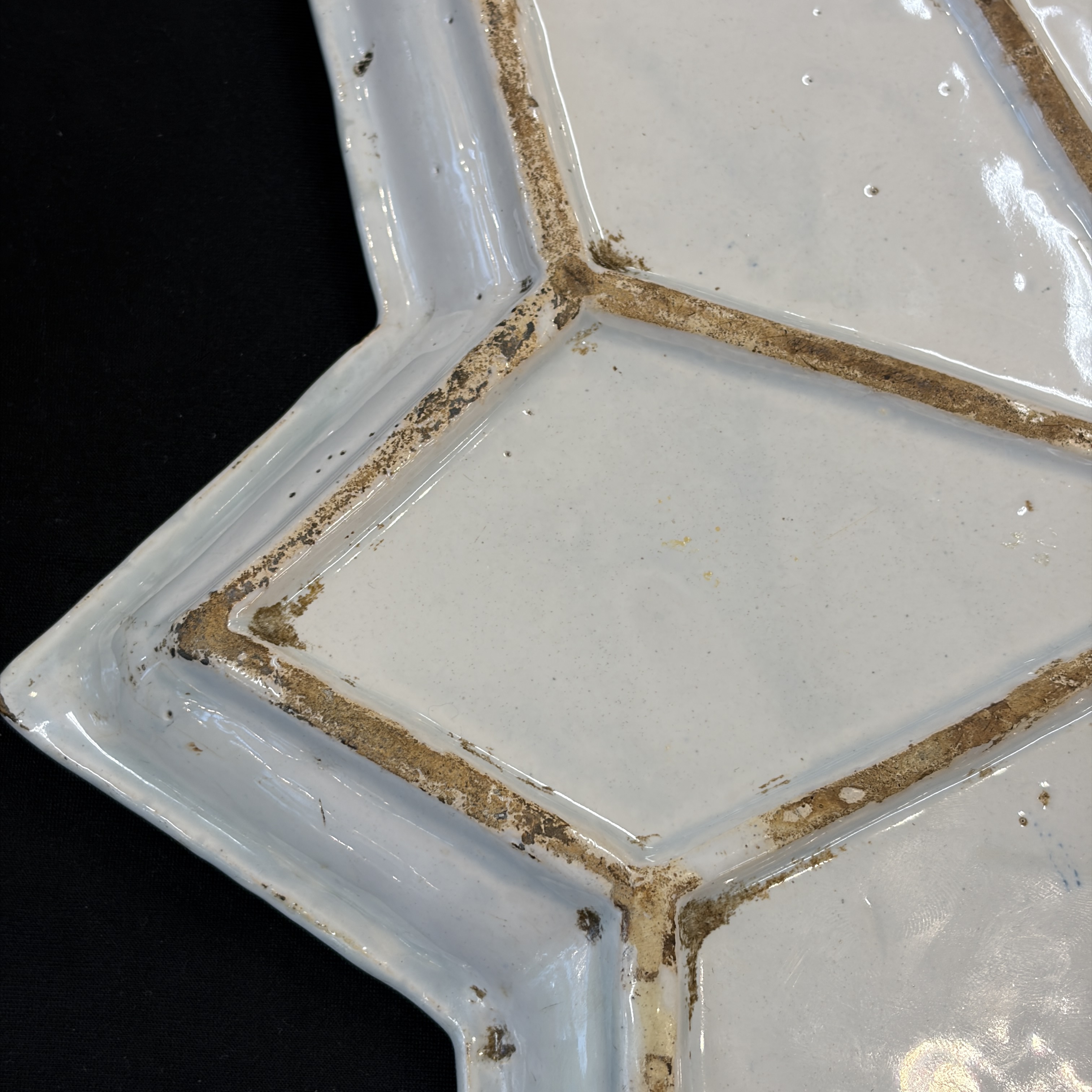 A blue and white Dutch Delft chinoiserie star-shaped dish — photo 20
