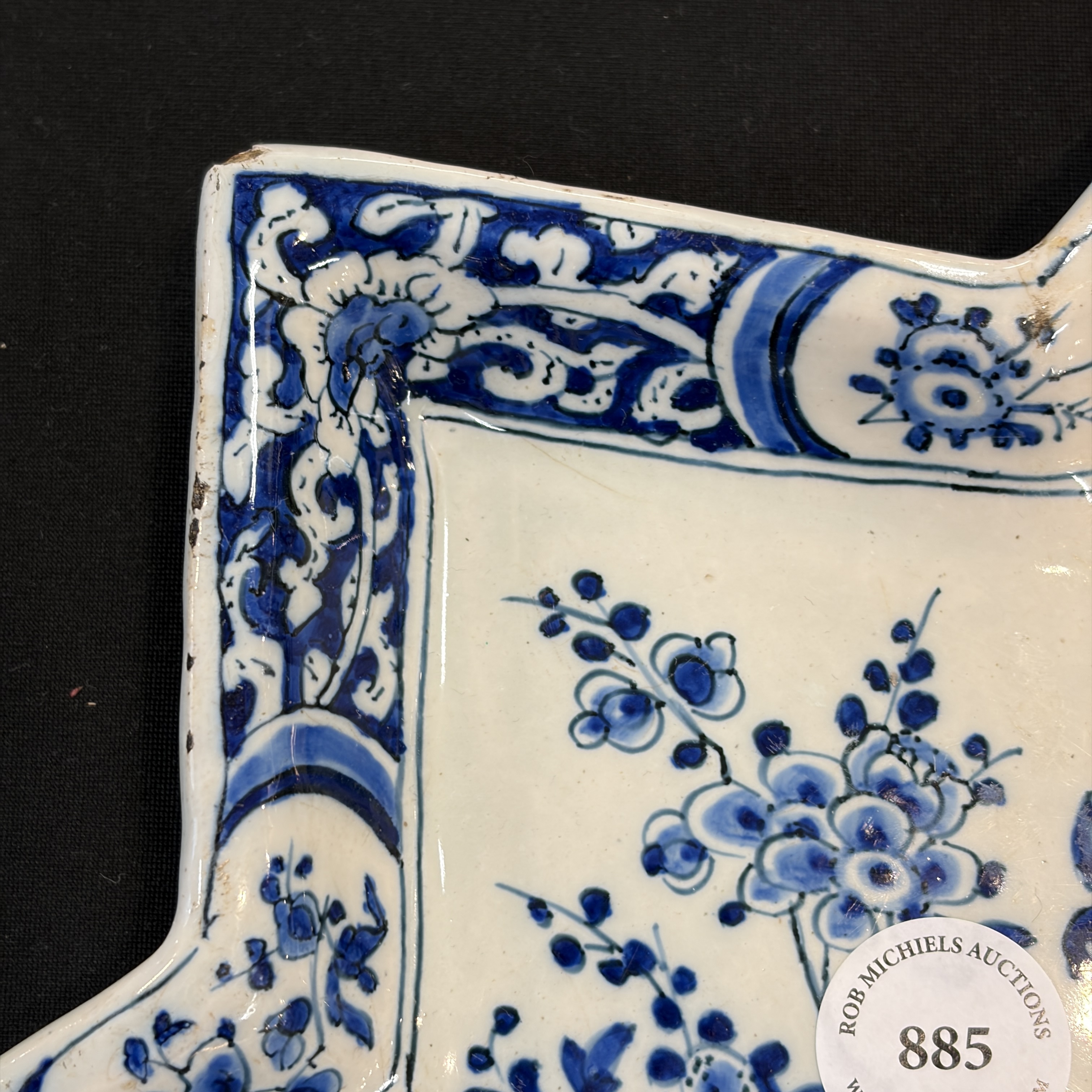A blue and white Dutch Delft chinoiserie star-shaped dish — photo 2
