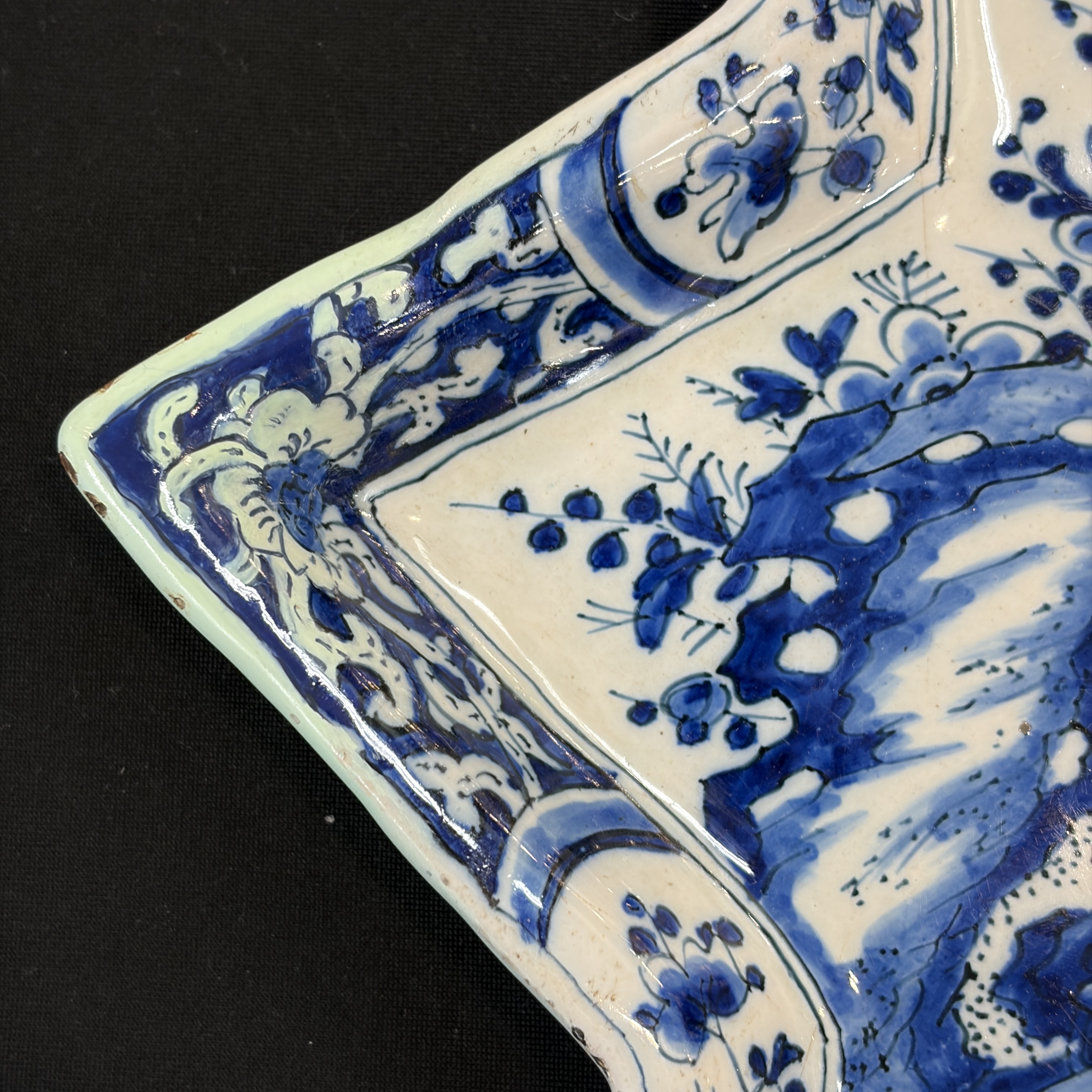 A blue and white Dutch Delft chinoiserie star-shaped dish — photo 3