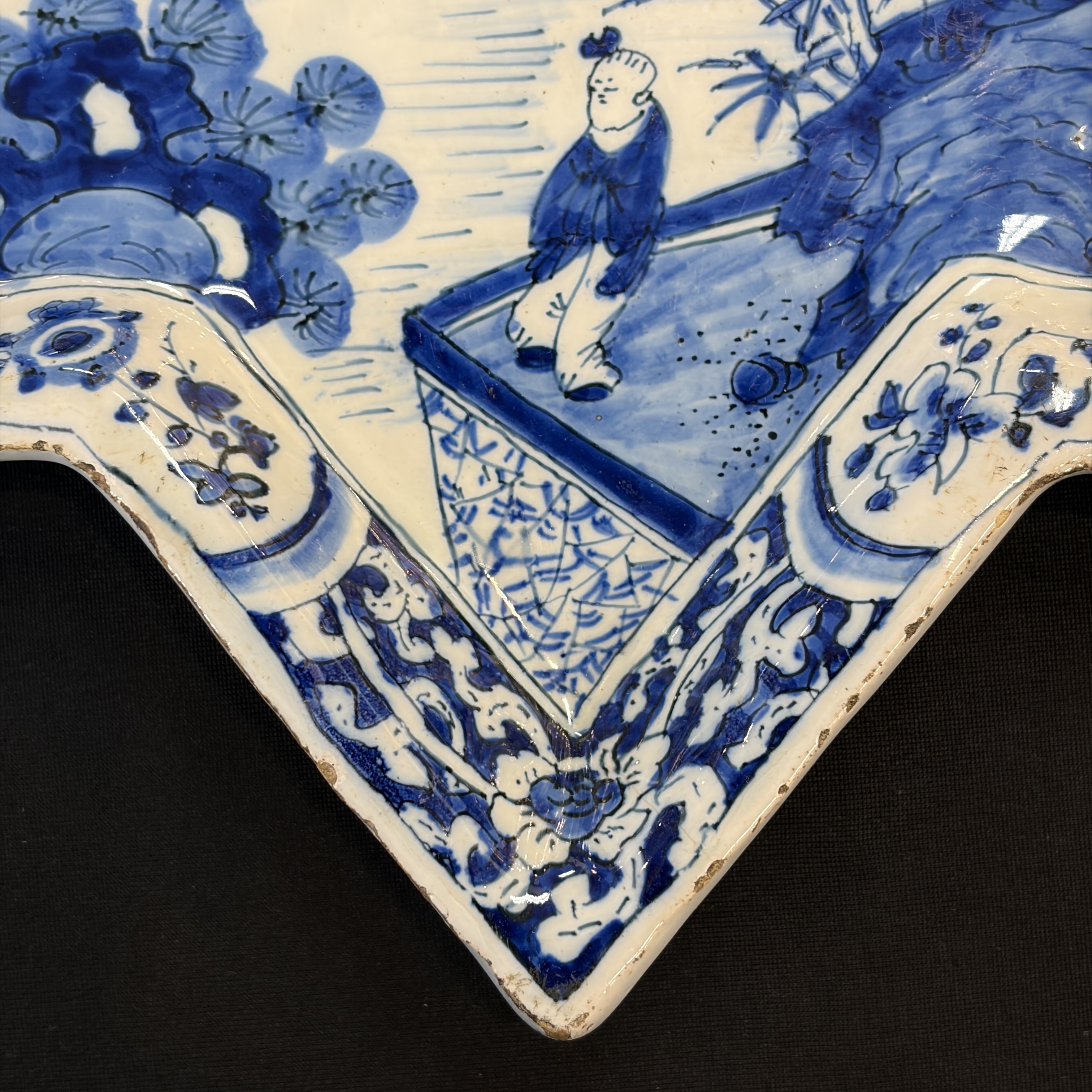 A blue and white Dutch Delft chinoiserie star-shaped dish — photo 5