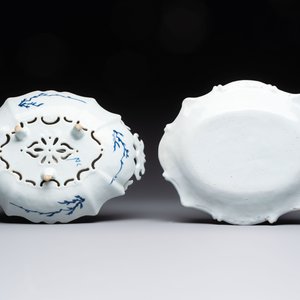 A blue and white Dutch Delft strainer and stand, 18th C. — foto 3