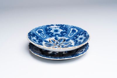 A blue and white Dutch Delft strainer and stand with floral design, 18th C.