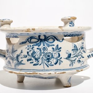 A blue and white Dutch Delft style Frisian warmer or chafing dish, dated 1783 — photo 4