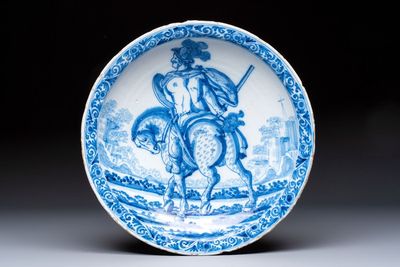 A blue and white Dutch Delft 'Titus Manlius' dish, after an engraving by Hendrick Goltzius, late 17th C. — 照片 1