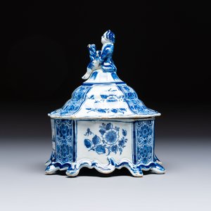 A blue and white Dutch Delft tobacco box and cover, 18th C. — foto 3