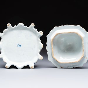 A blue and white Dutch Delft tobacco box and cover, 18th C. — foto 7