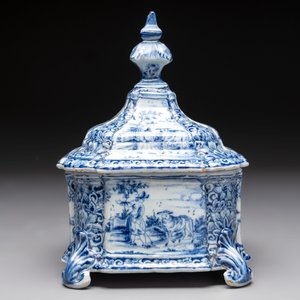 A blue and white Dutch Delft tobacco box and cover, dated 1768 — 照片 4