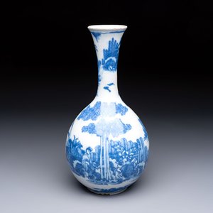 A blue and white Dutch Delft Transitional style chinoiserie bottle vase, late 17th C. — 照片 1