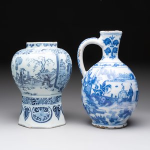 A blue and white Dutch Delft Transitional style chinoiserie vase and a jug, late 17th C. — 照片 3