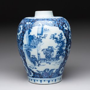 A blue and white Dutch Delft Transitional style chinoiserie vase, late 17th C. — 照片 1