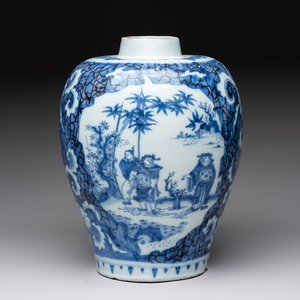 A blue and white Dutch Delft Transitional style chinoiserie vase, late 17th C. — 照片 3