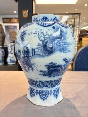 A blue and white Dutch Delft Transitional style chinoiserie vase, late 17th C. — 照片 2