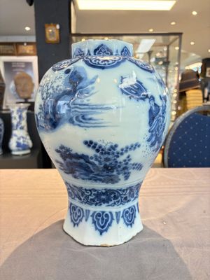 A blue and white Dutch Delft Transitional style chinoiserie vase, late 17th C. — 照片 3