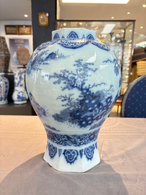A blue and white Dutch Delft Transitional style chinoiserie vase, late 17th C. — 照片 7