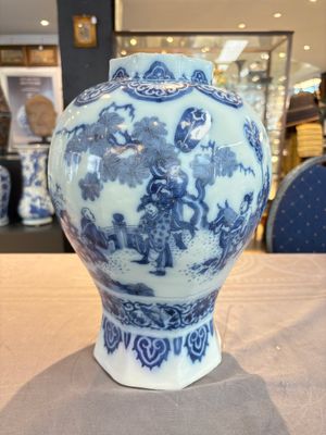 A blue and white Dutch Delft Transitional style chinoiserie vase, late 17th C. — 照片 9