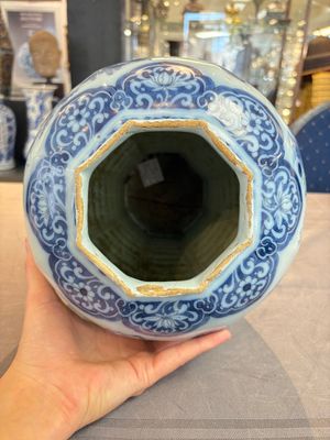 A blue and white Dutch Delft Transitional style chinoiserie vase, late 17th C. — 照片 10
