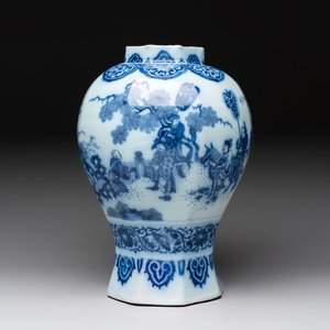 A blue and white Dutch Delft Transitional style chinoiserie vase, late 17th C. — 照片 1