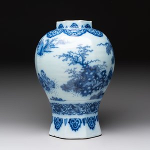 A blue and white Dutch Delft Transitional style chinoiserie vase, late 17th C. — 照片 4