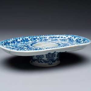 A blue and white Dutch Delft 'trembleuse' or cup stand, ca. 1700 — 照片 1