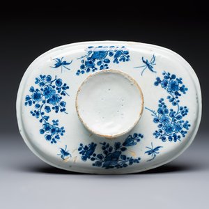 A blue and white Dutch Delft 'trembleuse' or cup stand, ca. 1700 — 照片 3