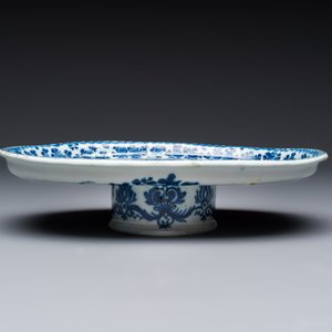 A blue and white Dutch Delft 'trembleuse' or cup stand, ca. 1700 — 照片 4
