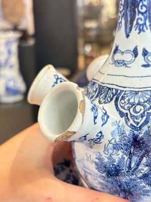 A blue and white Dutch Delft tulip vase, 19th C. — photo 14
