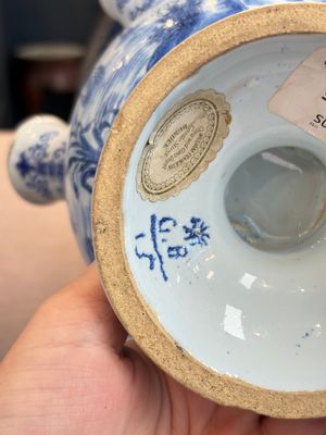 A blue and white Dutch Delft tulip vase, 19th C. — photo 17