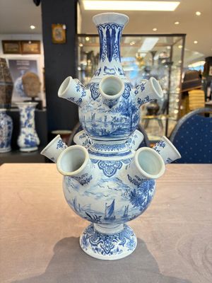 A blue and white Dutch Delft tulip vase, 19th C. — photo 5