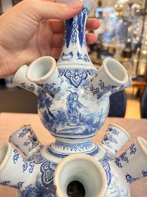 A blue and white Dutch Delft tulip vase, 19th C. — photo 8