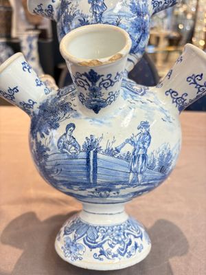 A blue and white Dutch Delft tulip vase, 19th C. — photo 10