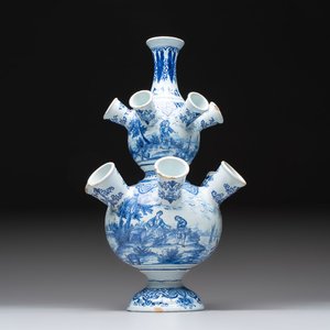 A blue and white Dutch Delft tulip vase, 19th C. — photo 1