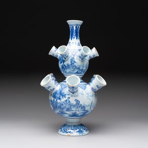 A blue and white Dutch Delft tulip vase, 19th C. — photo 3