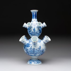 A blue and white Dutch Delft tulip vase, 19th C. — photo 4