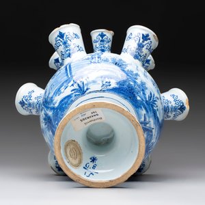 A blue and white Dutch Delft tulip vase, 19th C. — photo 7