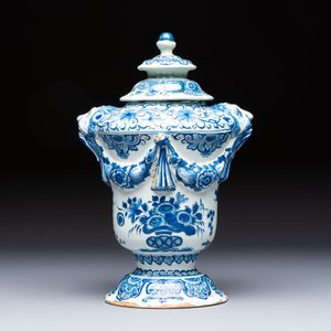 A blue and white Dutch Delft urn-shaped table fountain and cover, early 18th C. — 照片 4