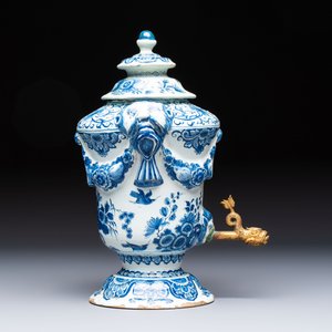 A blue and white Dutch Delft urn-shaped table fountain and cover, early 18th C. — 照片 5