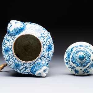 A blue and white Dutch Delft urn-shaped table fountain and cover, early 18th C. — 照片 6