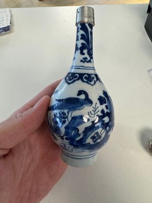 A blue and white Dutch Delft vase with silver cover, 18th C. — 照片 2